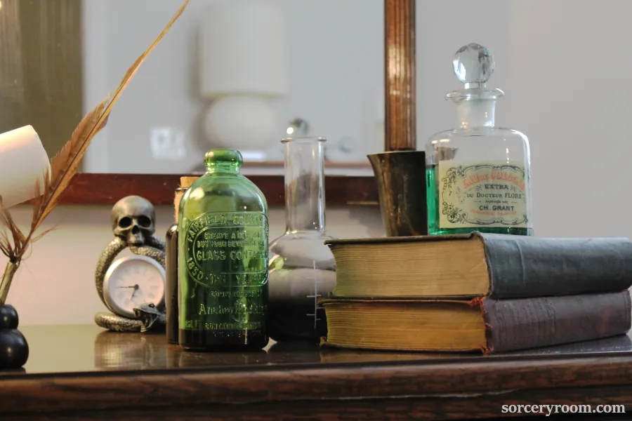 Harry Potter Halloween décor - Potion bottles and old books